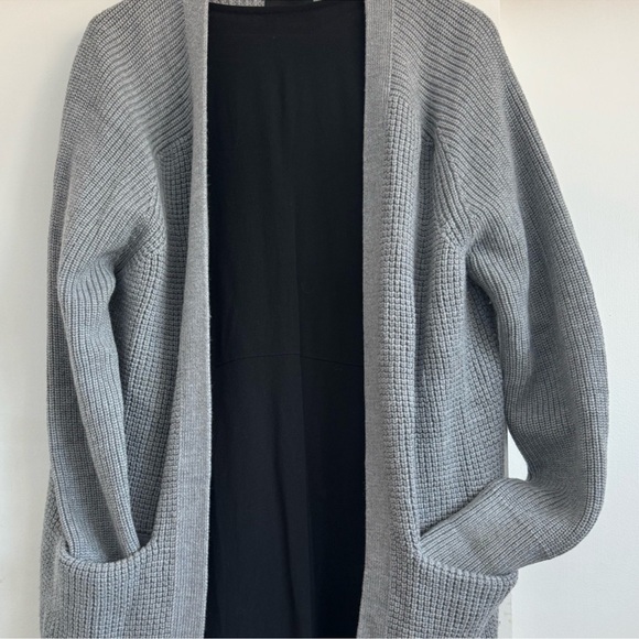 Aritzia Wilfred Free Unwind 100% Merino Wool Cardigan Size M Women Gray Sweater - Picture 5 of 9